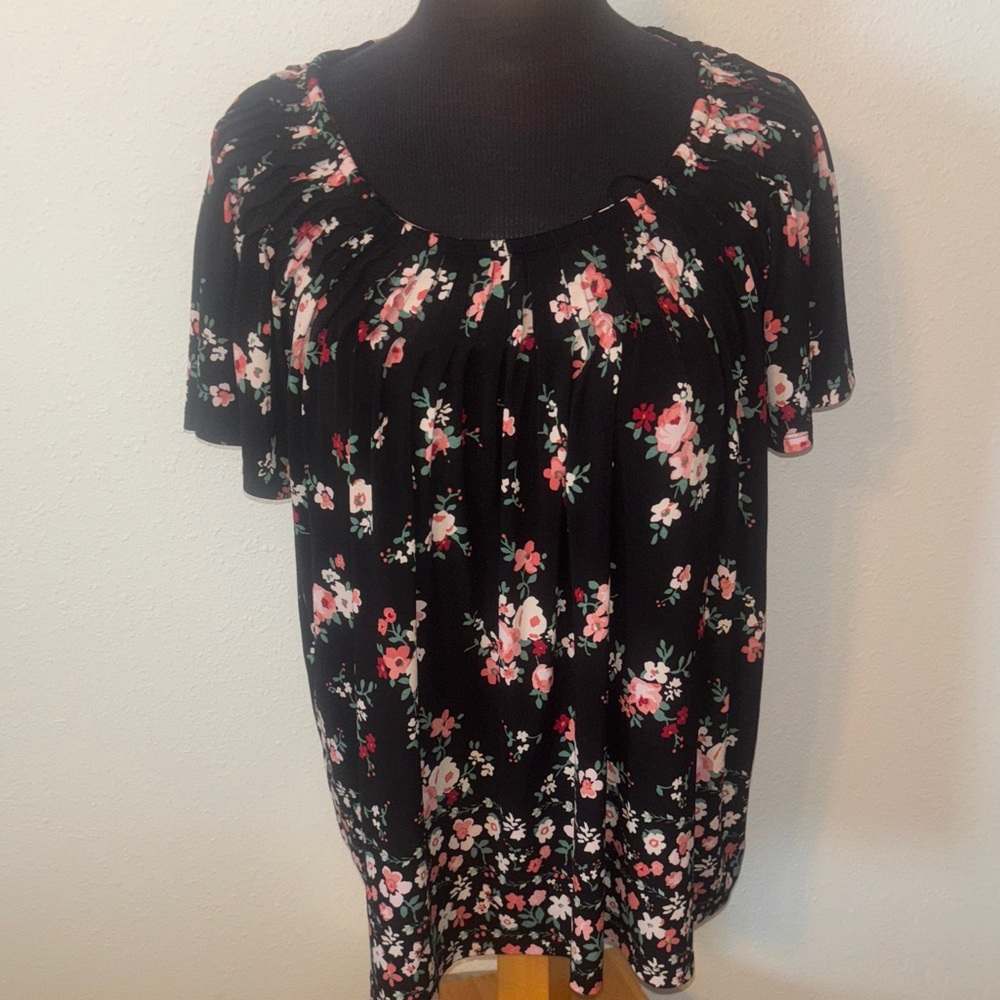 Style & Co Floral Pleated Top size 1X